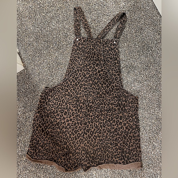 🚫SOLD🚫 Wallflower women’s leopard overalls - Picture 2 of 4